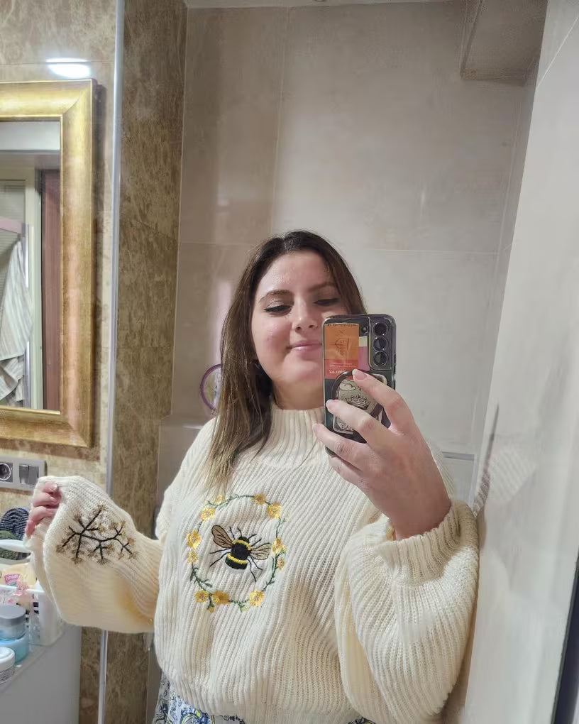 High Neck Sweater Bee 🐝